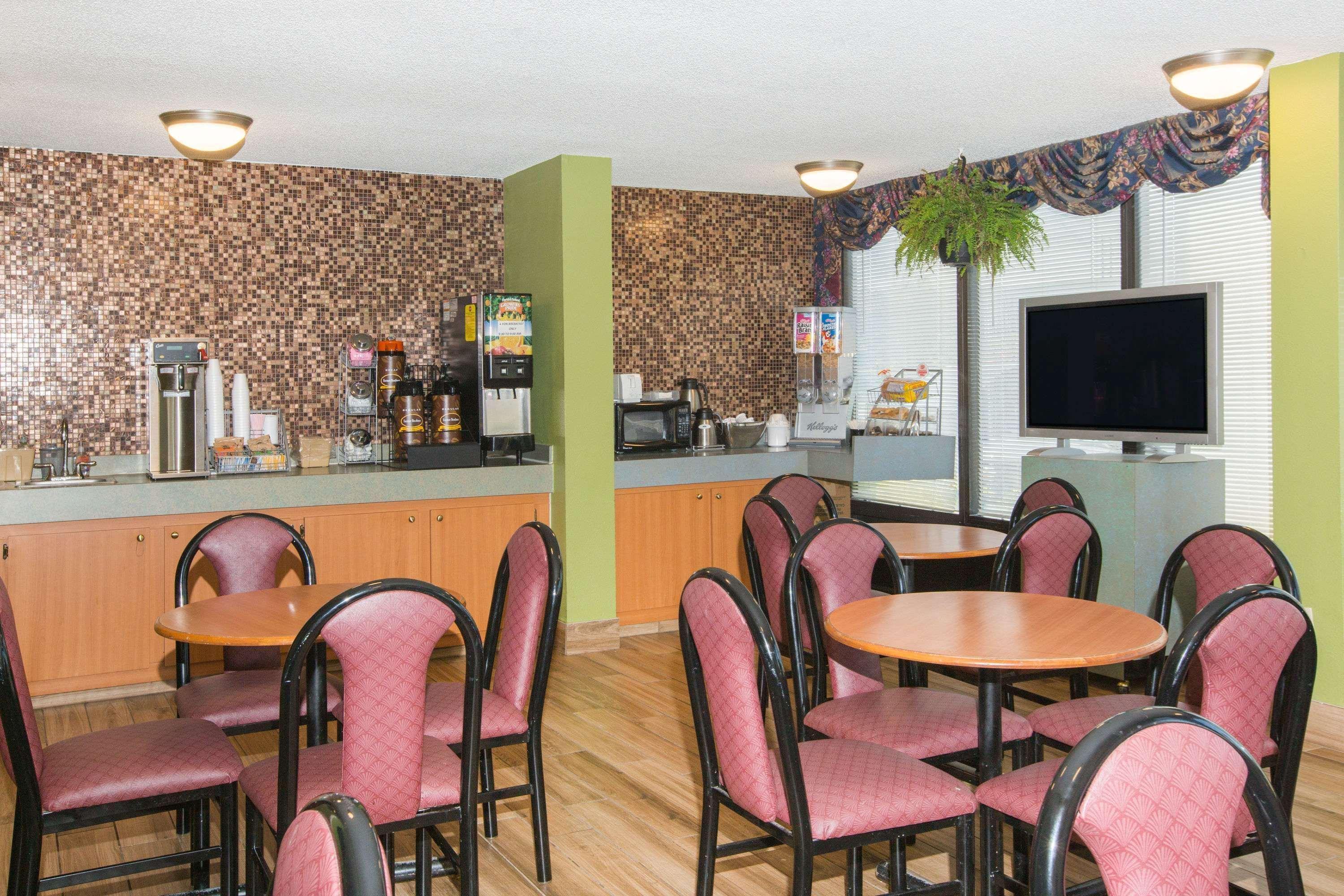 Super 8 By Wyndham Myrtle Beach/Market Common Area Dış mekan fotoğraf